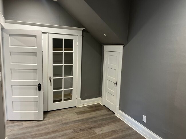 Building Photo - 1502 N Oakes St