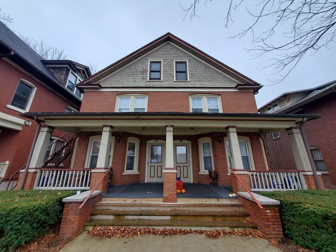 Foto principal - 248 S Burrowes St