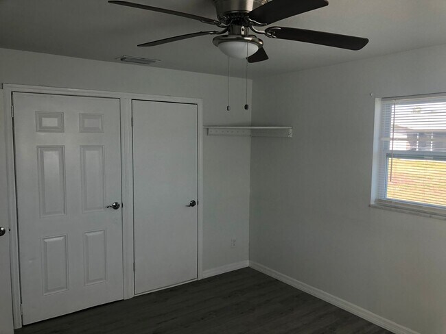 Building Photo - Tudor Dr Duplex