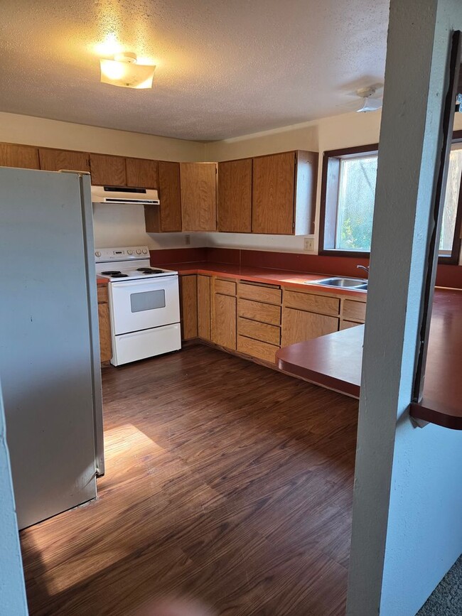 Building Photo - 2 bed 1 bath