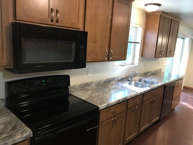 Kitchen - 1753 Cormier Rd