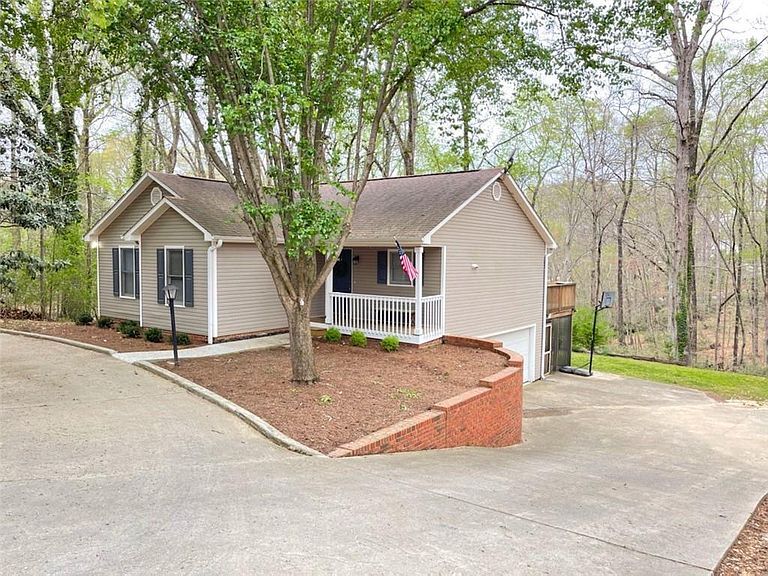 Primary Photo - 120 Fern Cir