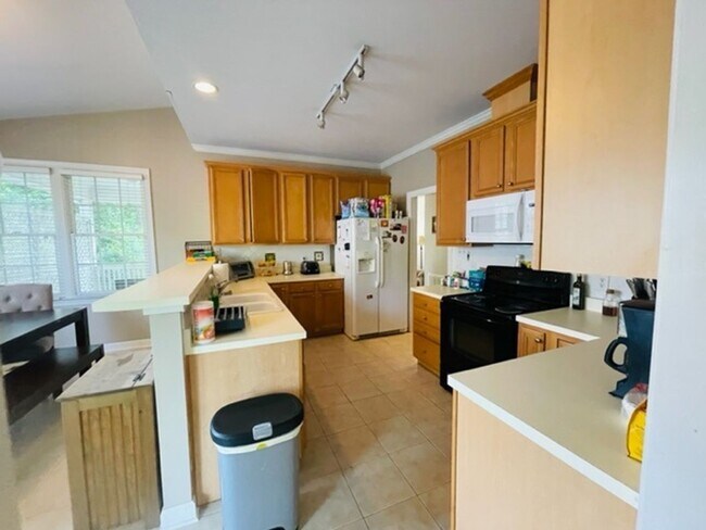 Building Photo - 205 Cameron Glen Dr