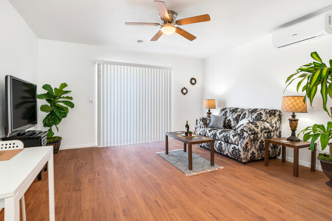Building Photo - 15091 Arlette Dr