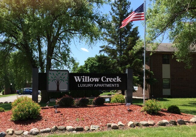 Foto del edificio - Willow Creek Apartments