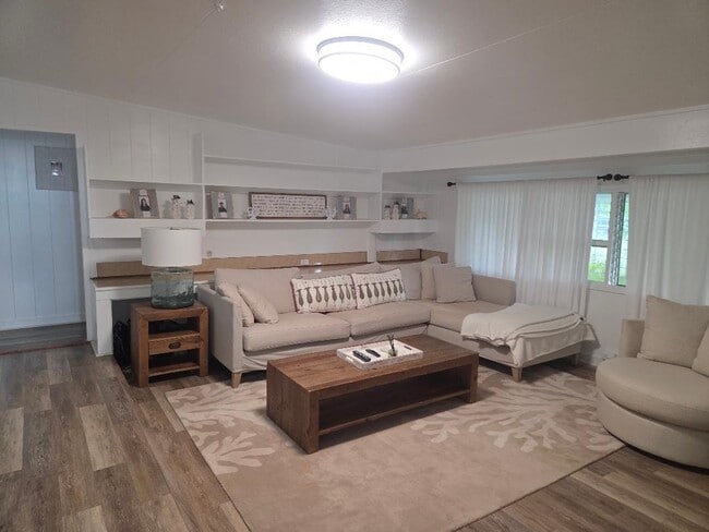 Building Photo - 819 Hind Iuka Dr