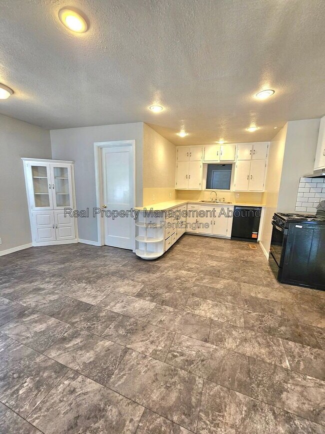 Foto del edificio - 4612 E 3rd St