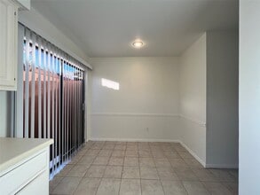 Building Photo - 9901 Sharpcrest St