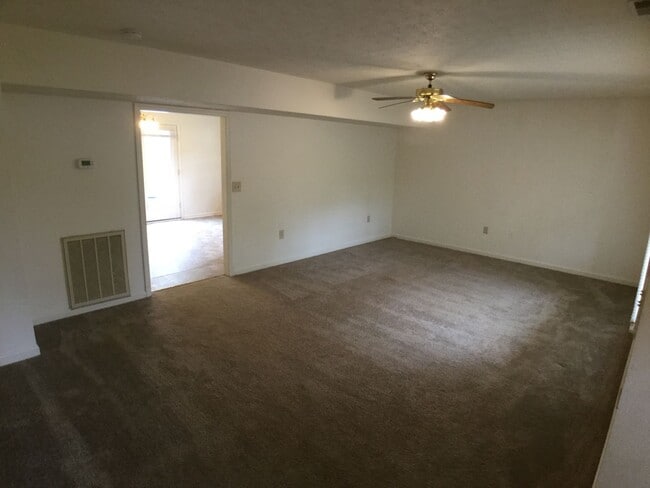 Building Photo - Christiansburg, 3 BR / 2 BA, Available 8/1
