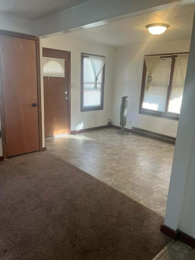 Foto del edificio - 916 W Main St