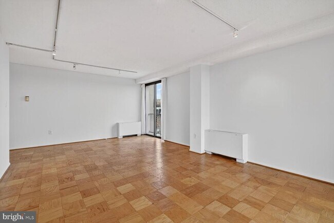 Foto del edificio - 4141 Henderson Rd