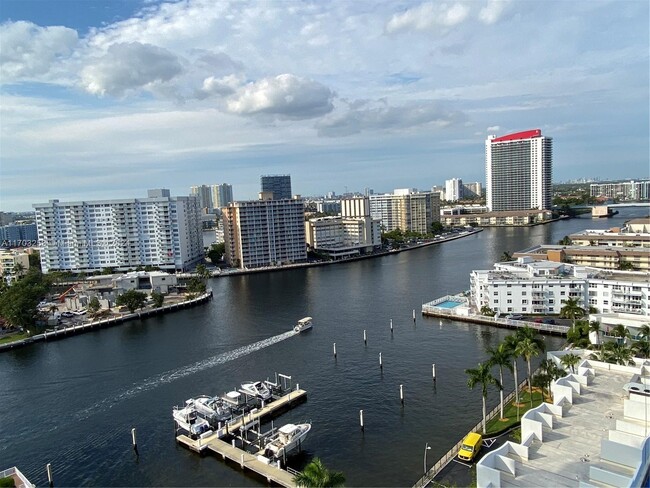 Foto del edificio - 1965 S Ocean Dr