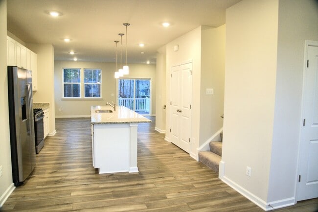 Foto del edificio - 16033 Abelson Wy