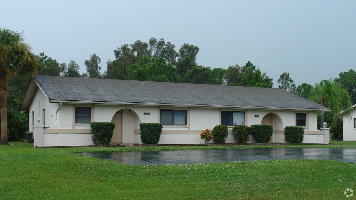 Primary Photo - 5936-5962 Littlestone Ct