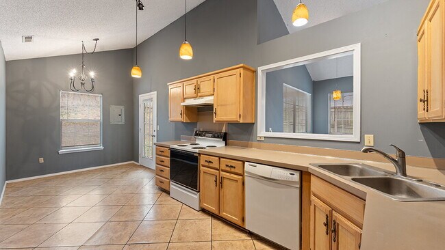 Building Photo - 2450 W Jane Cir Dr