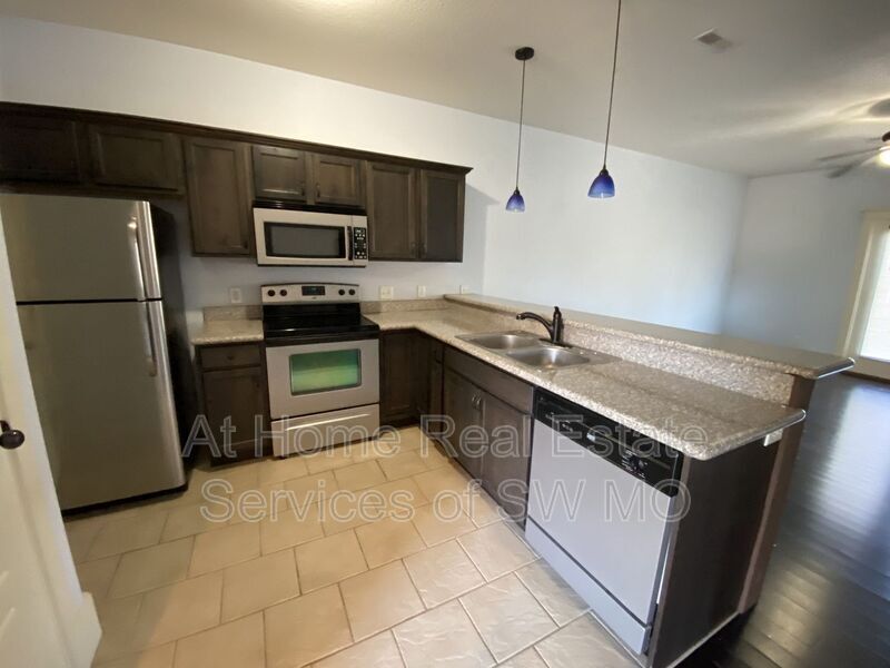 Primary Photo - 2187 W Bingham St