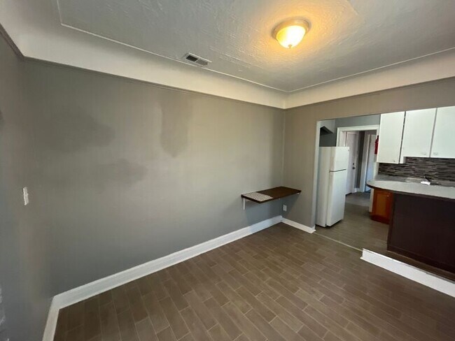 Foto del edificio - 4066 Tyler St