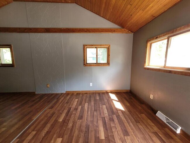 Building Photo - 1684 Badger St