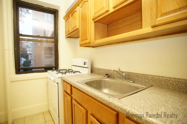 Foto del edificio - 529 E 235th St