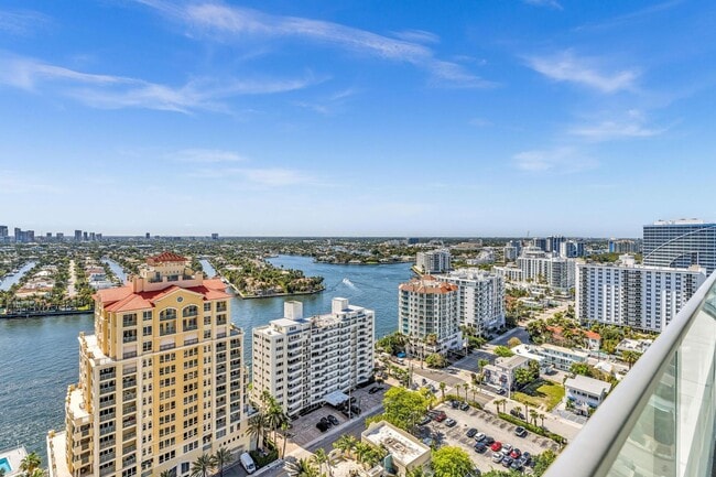 Foto del edificio - Stunning High-Rise Condo with Ocean Views | Prime Beach Location