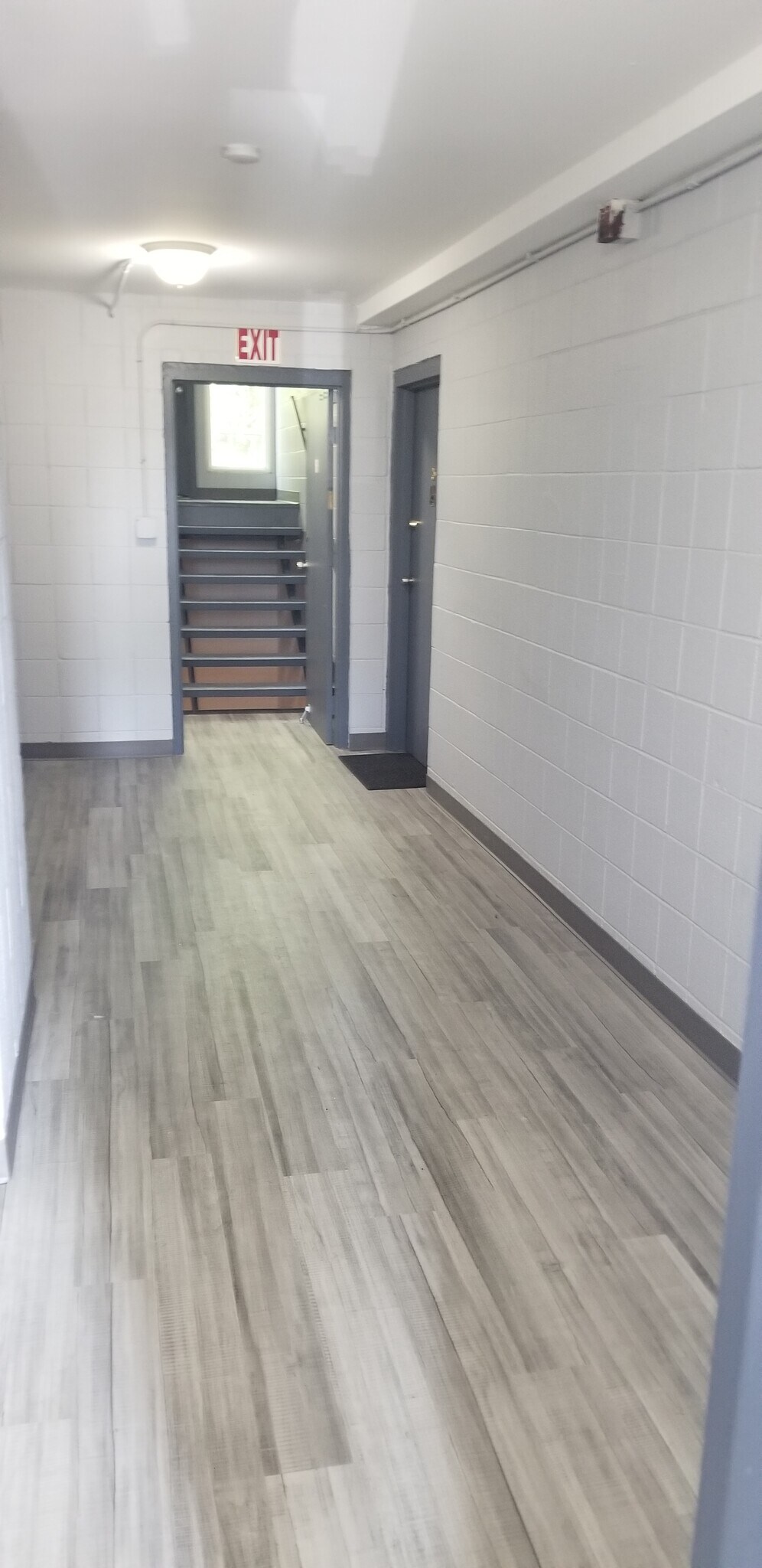 Hillcrest Apartments – photo 3