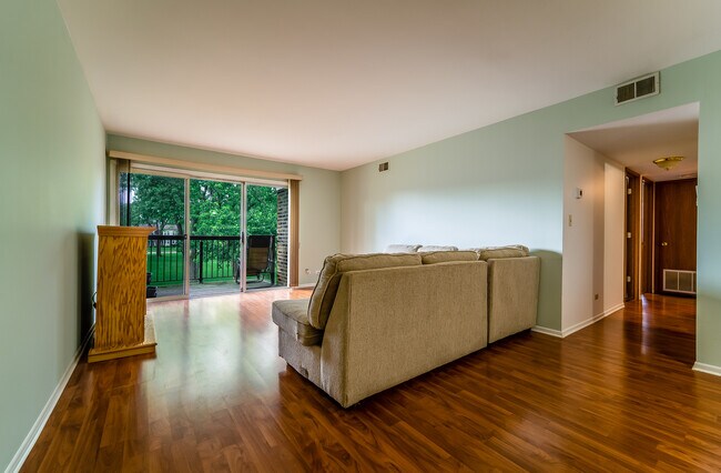 Foto del edificio - 1203 Pleasant Run Dr