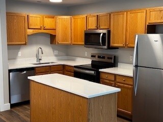 Building Photo - 922 Village Cir