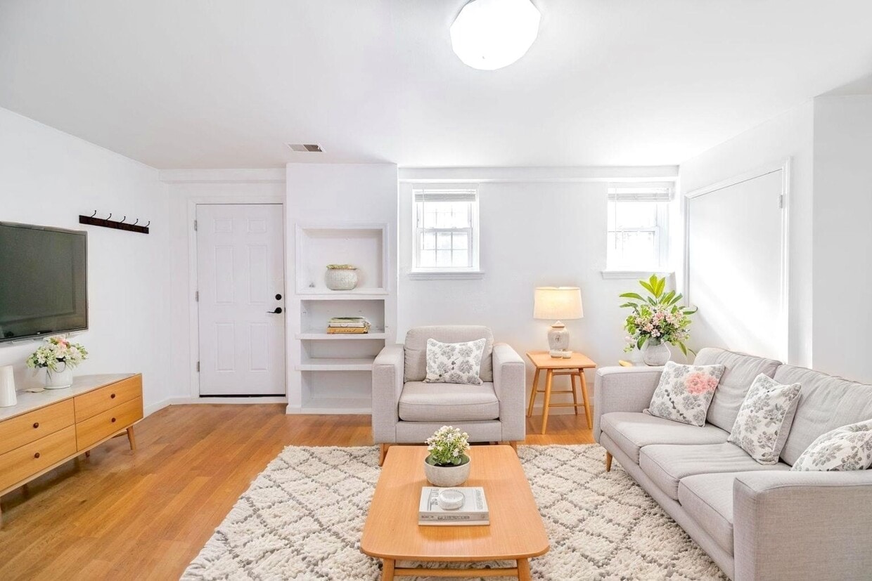 Foto principal - 236 Christopher Columbus Dr