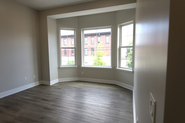 Foto del edificio - 4000 W Girard Ave