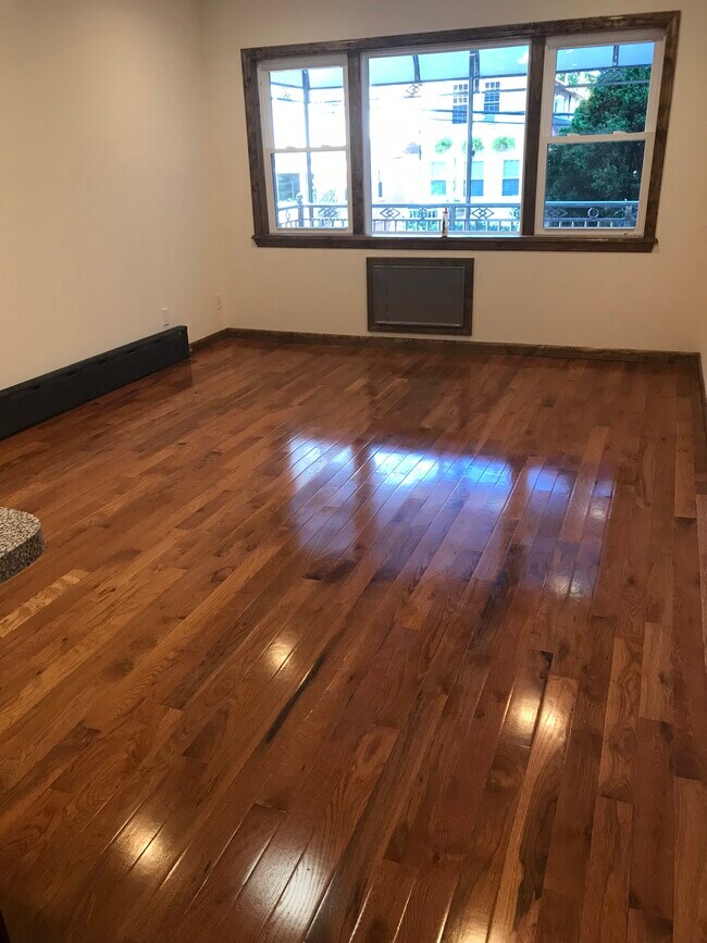 Foto del edificio - 405 W 263rd St