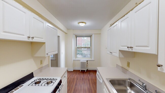 Foto del edificio - 1401 Beacon St