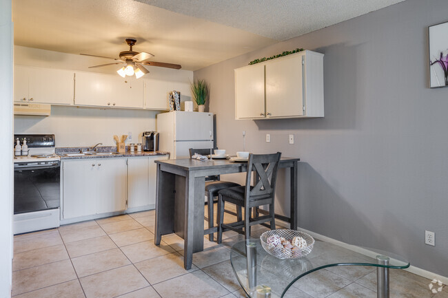 1BR, 1BA - 485SF - Los Vecinos Apartments