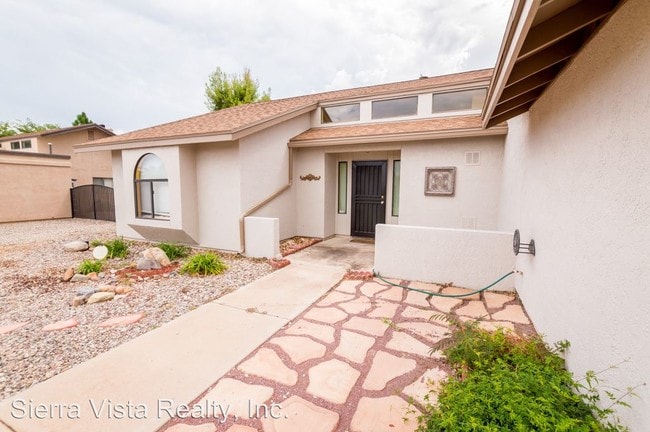 Building Photo - 1540 Jasmin Dr