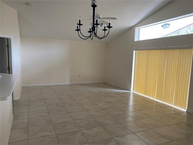 Building Photo - 539 Lady Diana Dr