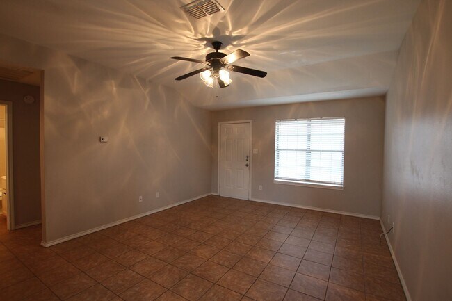 Building Photo - Coming Soon! 2 Bedroom Duplex in Lindale!