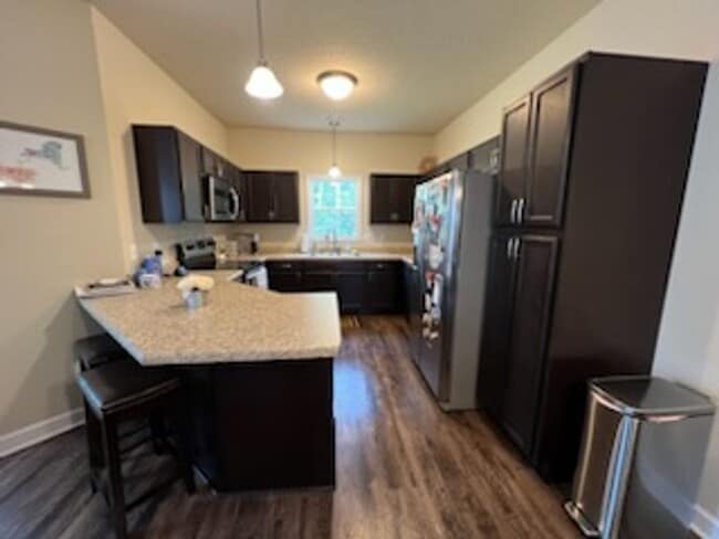 Foto del edificio - 3 bedroom 2 bathroom townhome in quiet neighborhood