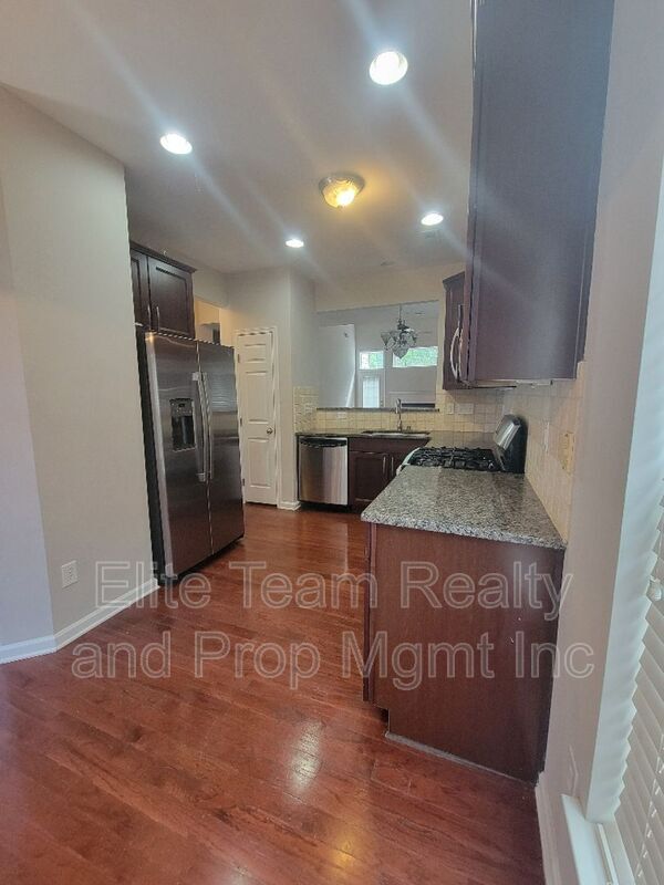 Foto del edificio - 2339 Whitford Ln