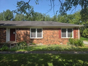 Building Photo - 1206 Lakeshore Dr