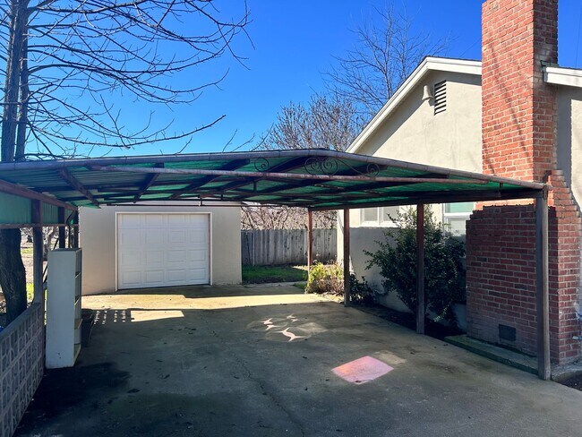 Foto del edificio - Super Cute 3 Bedroom/1 Bath Country Home i...