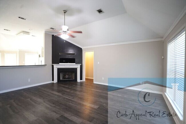 Foto del edificio - Beautiful 3 bed/ 2 bath home - fireplace, ...