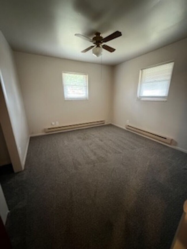 Foto del edificio - 2 bed / 1 bath duplex in country setting