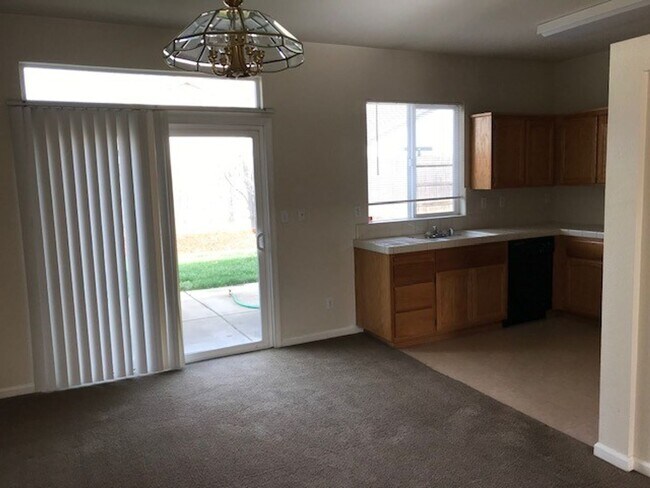 Foto del edificio - Home Sweet Home!  Adorable 3/2 Single Stor...