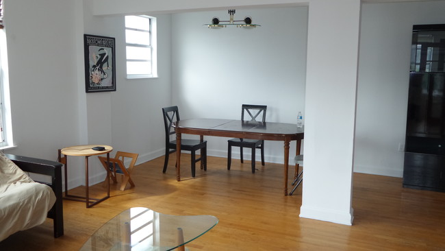 dining room. partial furniture - 1200 Euclid Ave