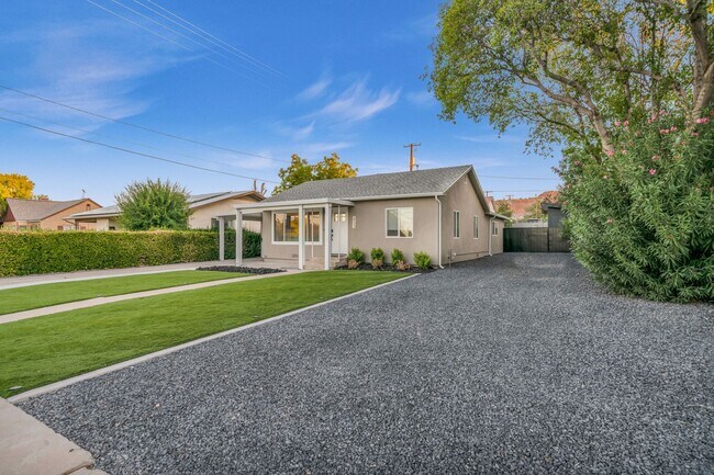 Foto del edificio - Recently remodeled 3 bedroom home! Price R...