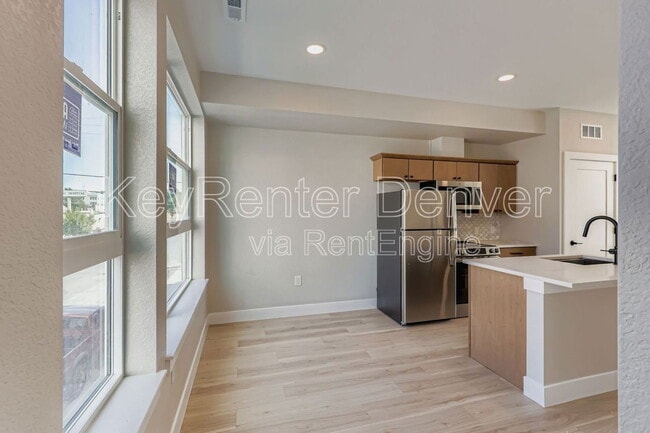 Foto del edificio - 4100 E Warren Ave