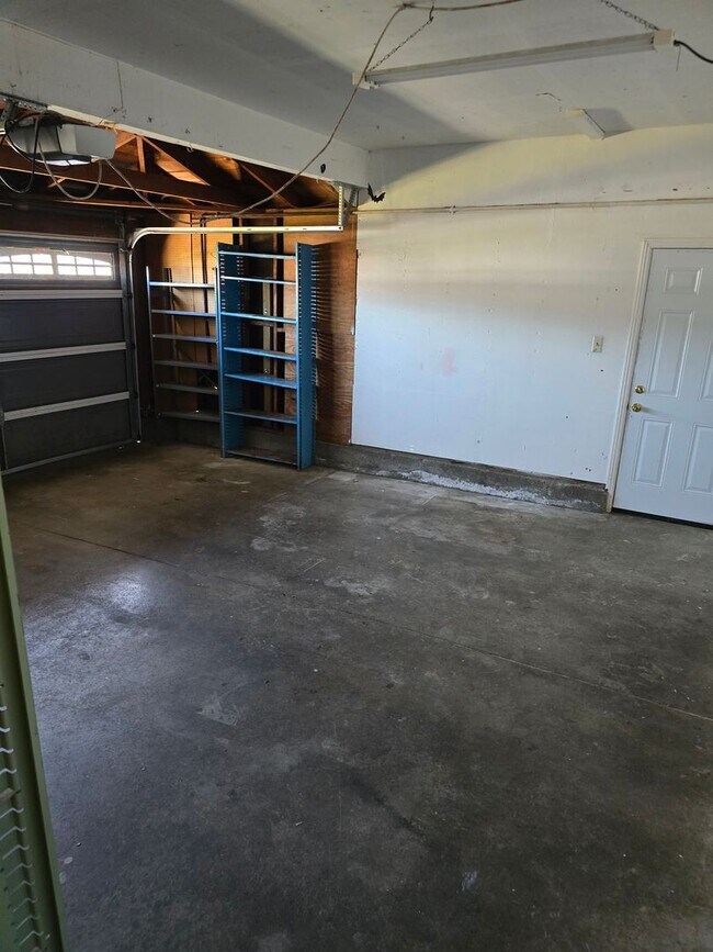 Building Photo - Serene Single Story Home