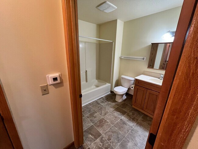 Foto del edificio - 5624 Gables Dr