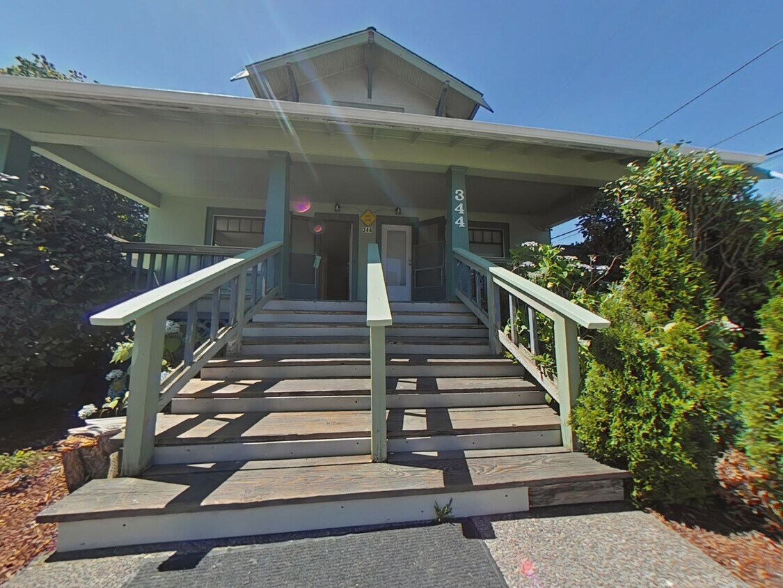 Foto principal - $$ ~ SUMMER SPECIAL ~ 2 Weeks Free Rent ~ ...