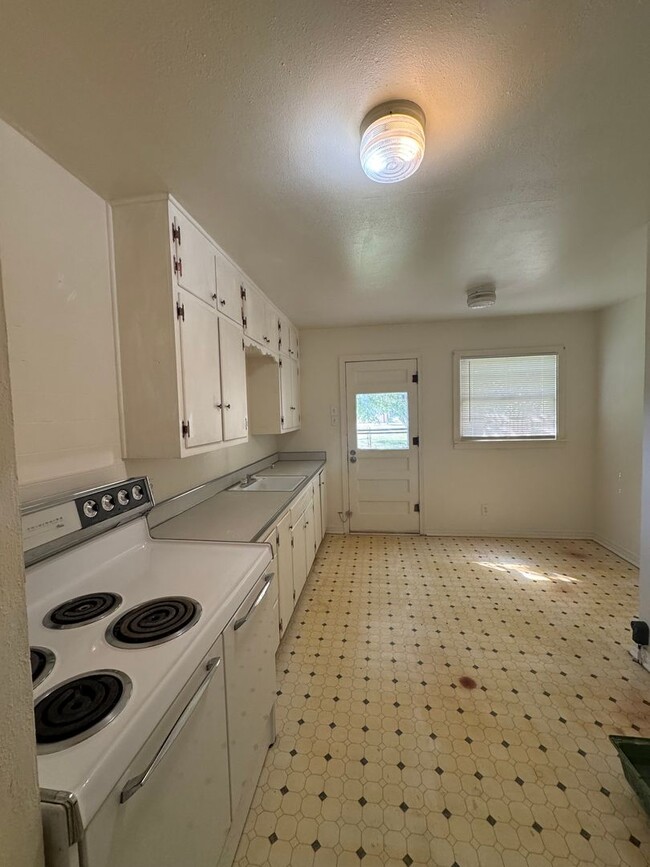 Building Photo - Located in Avondale 2bedrooms 1bathroom