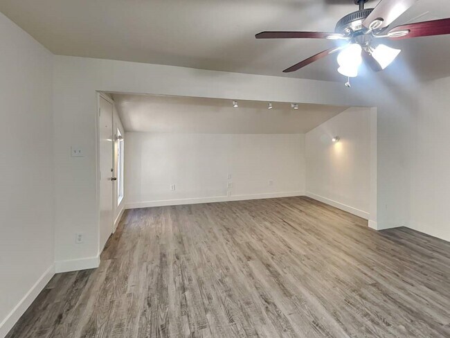 Building Photo - 6 Canyon Oak Pl